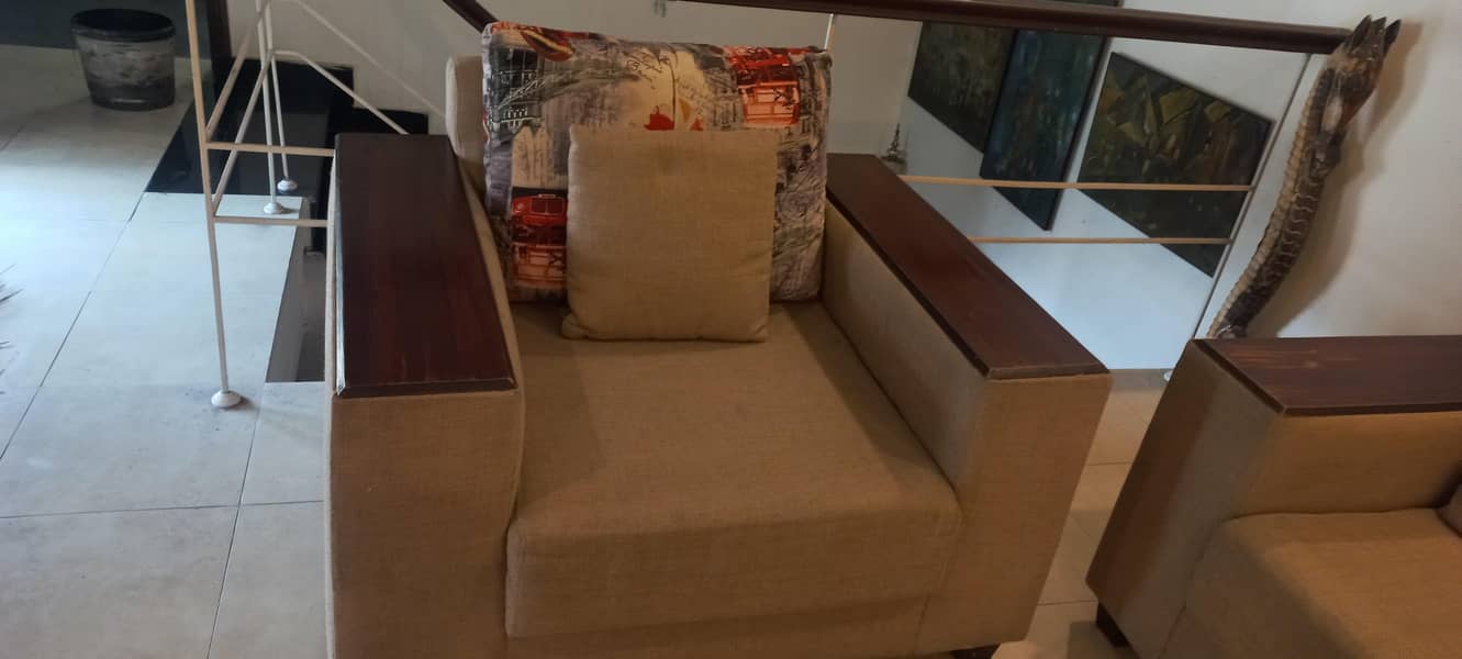 sofa set 7 seater

                                                            alt=