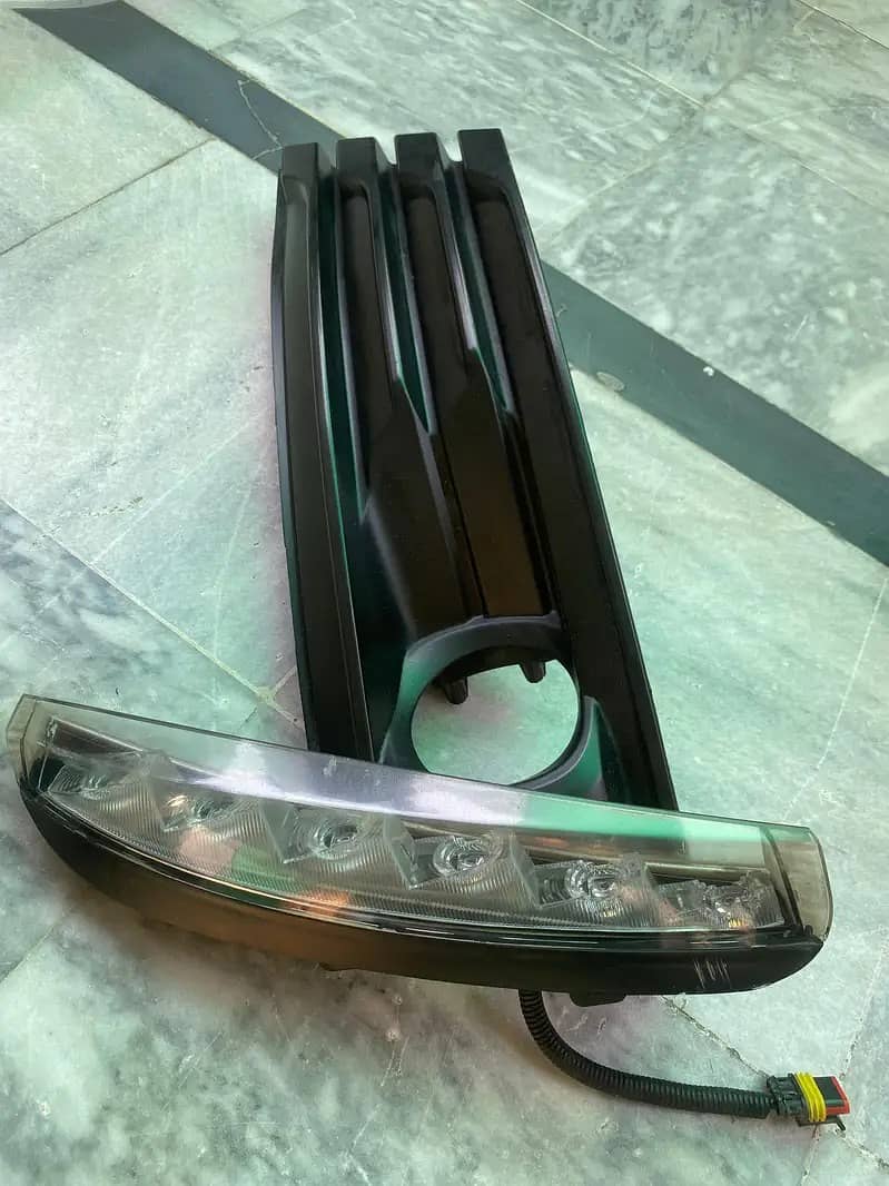 Toyota Corolla 2018-2020 DLAA Fog Light (Lamp) Cover With DRL

                                                            alt=