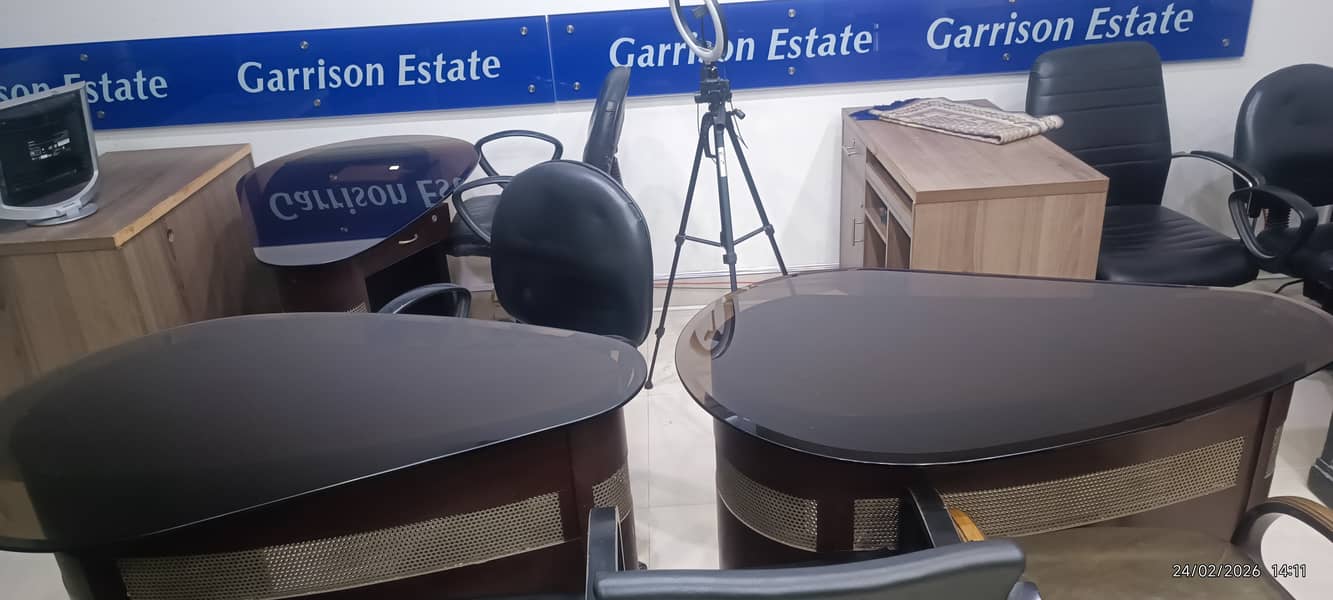 Office Slightly Used Table for sale

                                                            alt=