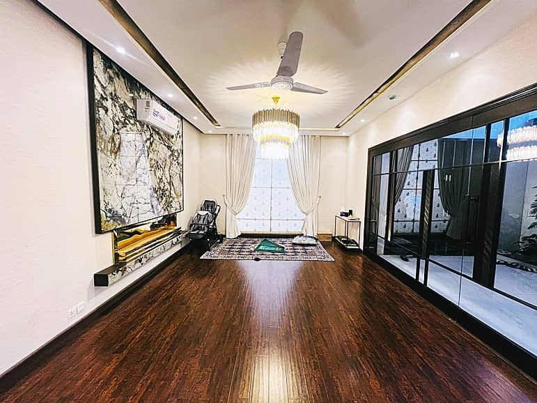 ONE KANAL STUNNING BUNGALOW FOR SALE