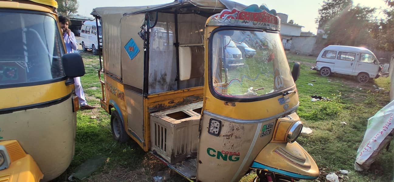 Tez Raftar Rikshaw 2017 model for sale

                                                            alt=