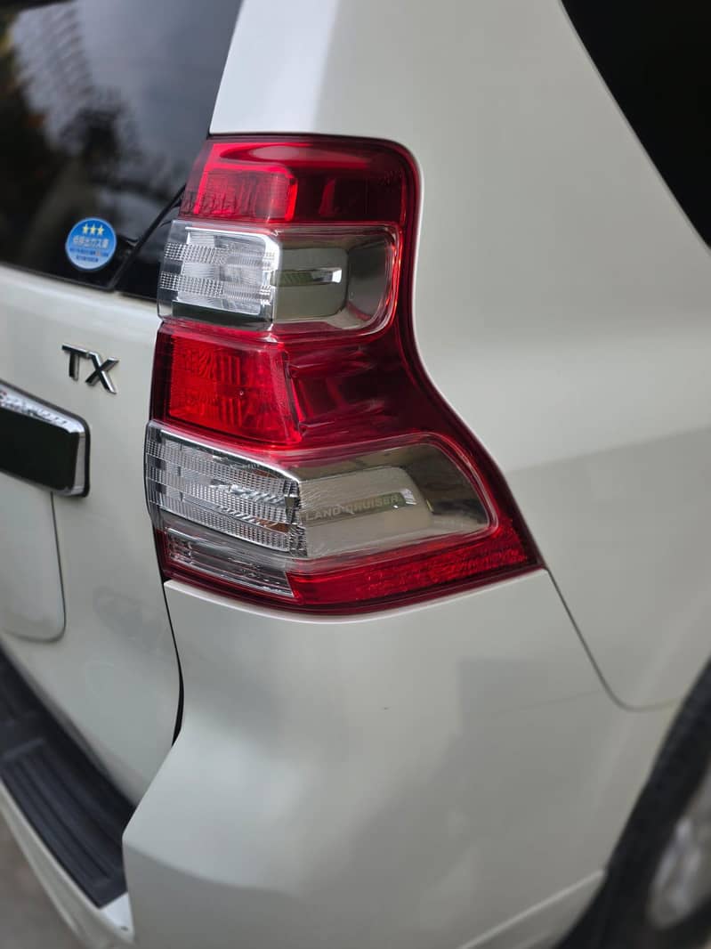 Toyota Land cruiser Prado TXL 2015

                                                            alt=