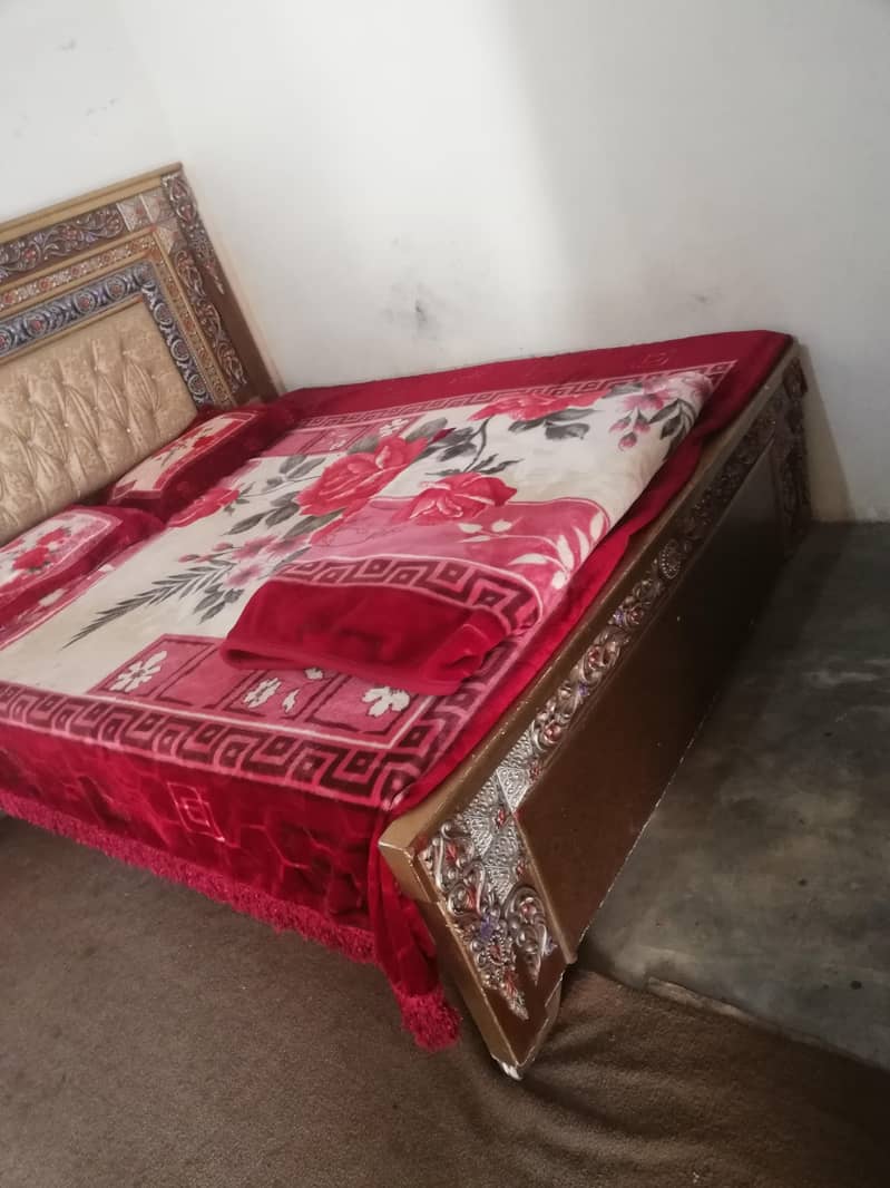 Double bed/ful size bed/dressing table/bed set/Poshish bed/furniture

                                                            alt=