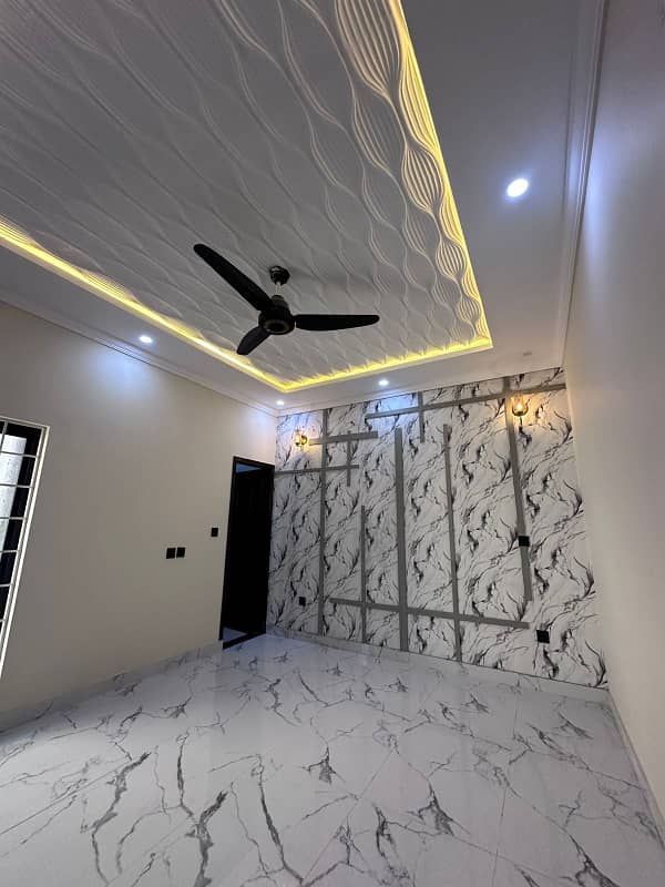 5Marla lower portion for rent park view city Lahore

                                                            alt=