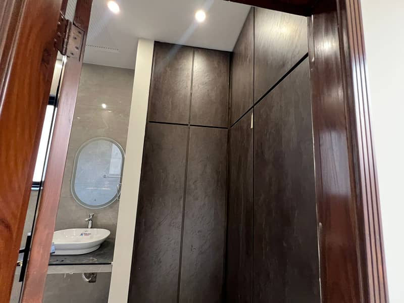 Brand New Luxury 10 Marla Upper Portion for Rent in LDA Avenue 1 Block J | First Entry

                                                            alt=