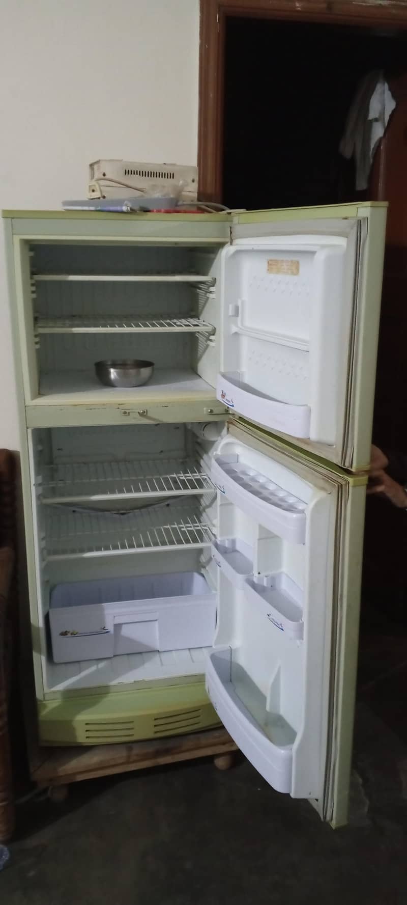 refrigerator with steplizer

                                                            alt=