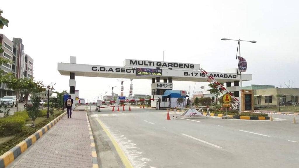 Female house maid

                                                            alt=