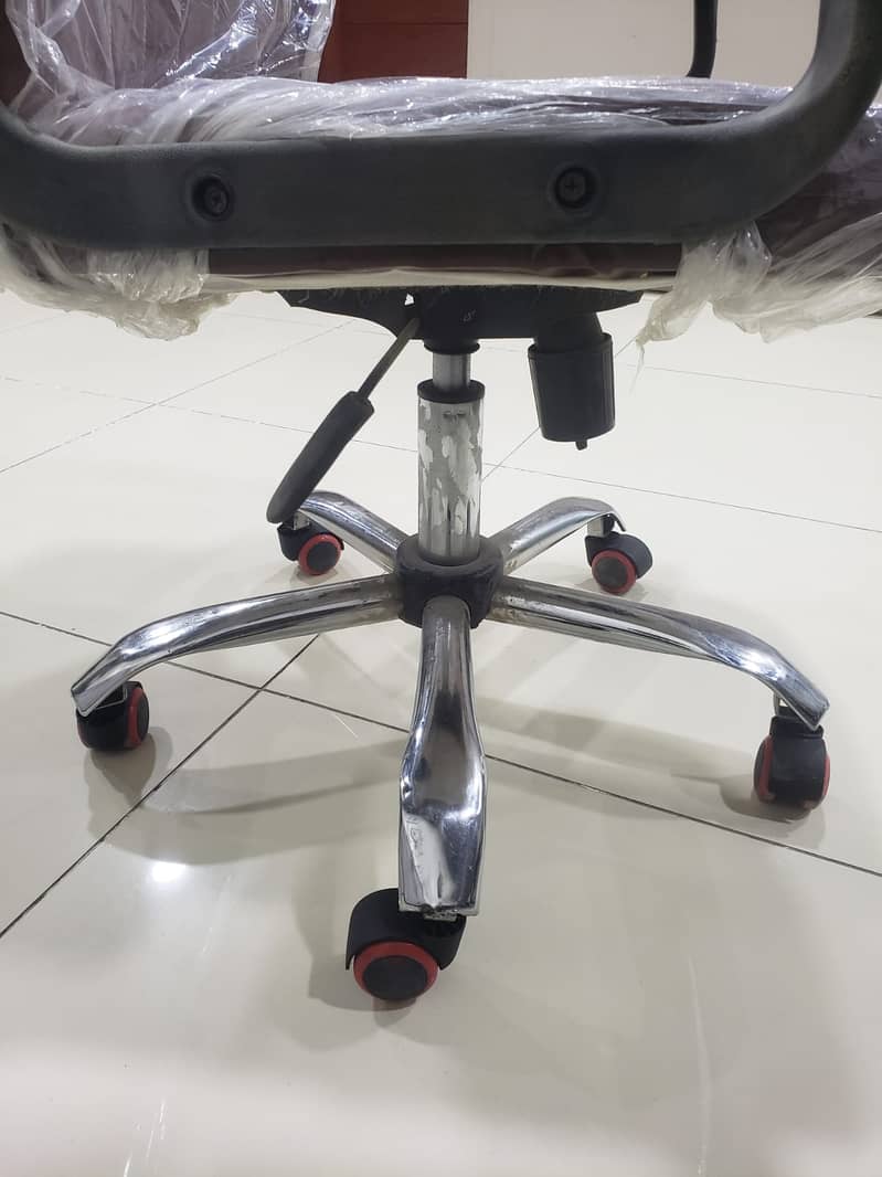 office chair

                                                            alt=