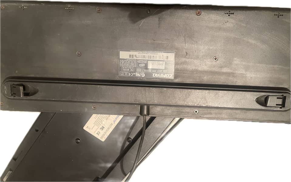 2 Keyboards , one is compaq brand and other is pasaris.

                                                            alt=