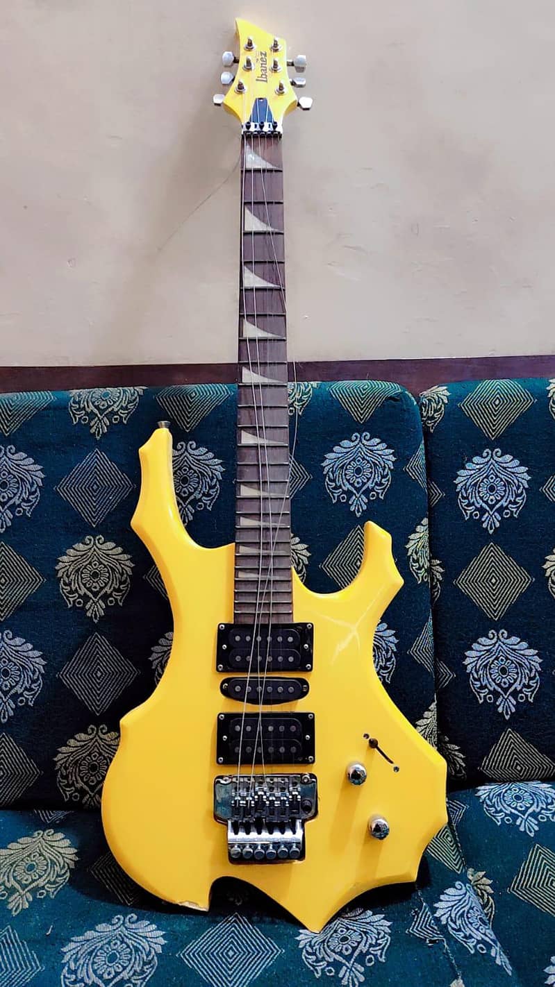 electric guitar

                                                            alt=