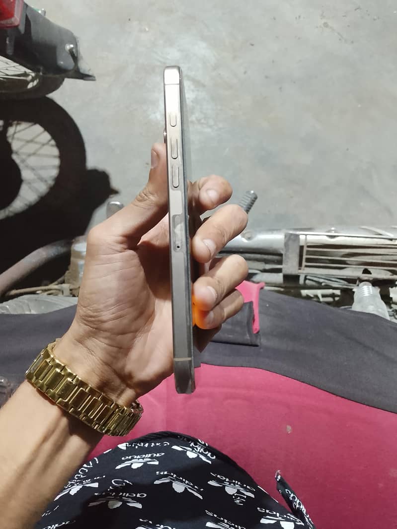 iphone 16 pro max 256gb all ok

                                                            alt=