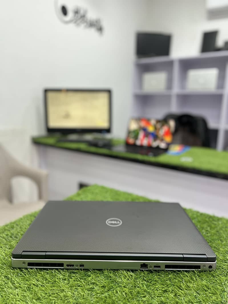 Dell Precision 7740

                                                            alt=