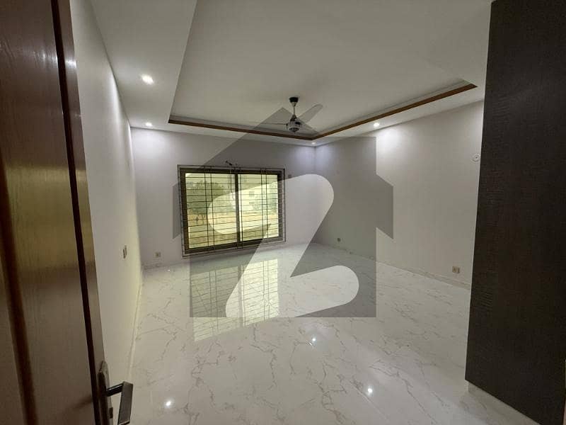 Highly-Desirable Prime Location House Available In Bahria Town - Precinct 1 For rent

                                                            alt=
