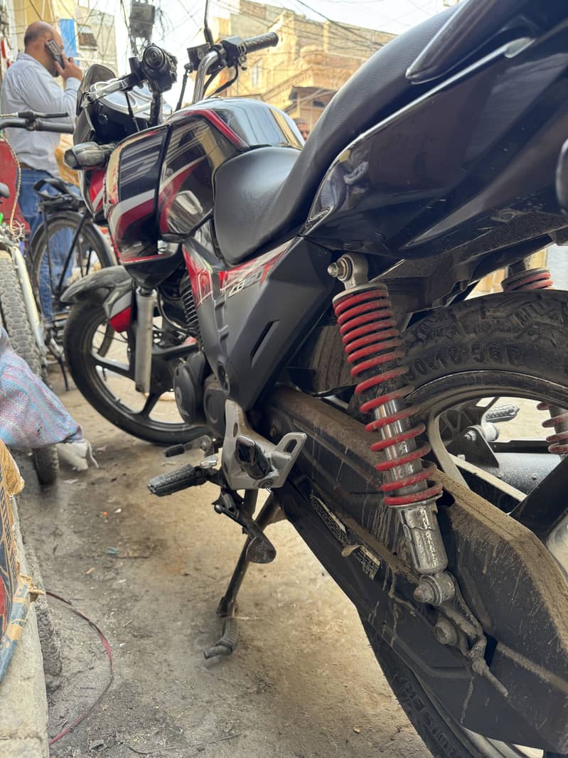 Honda Cb150f

                                                            alt=