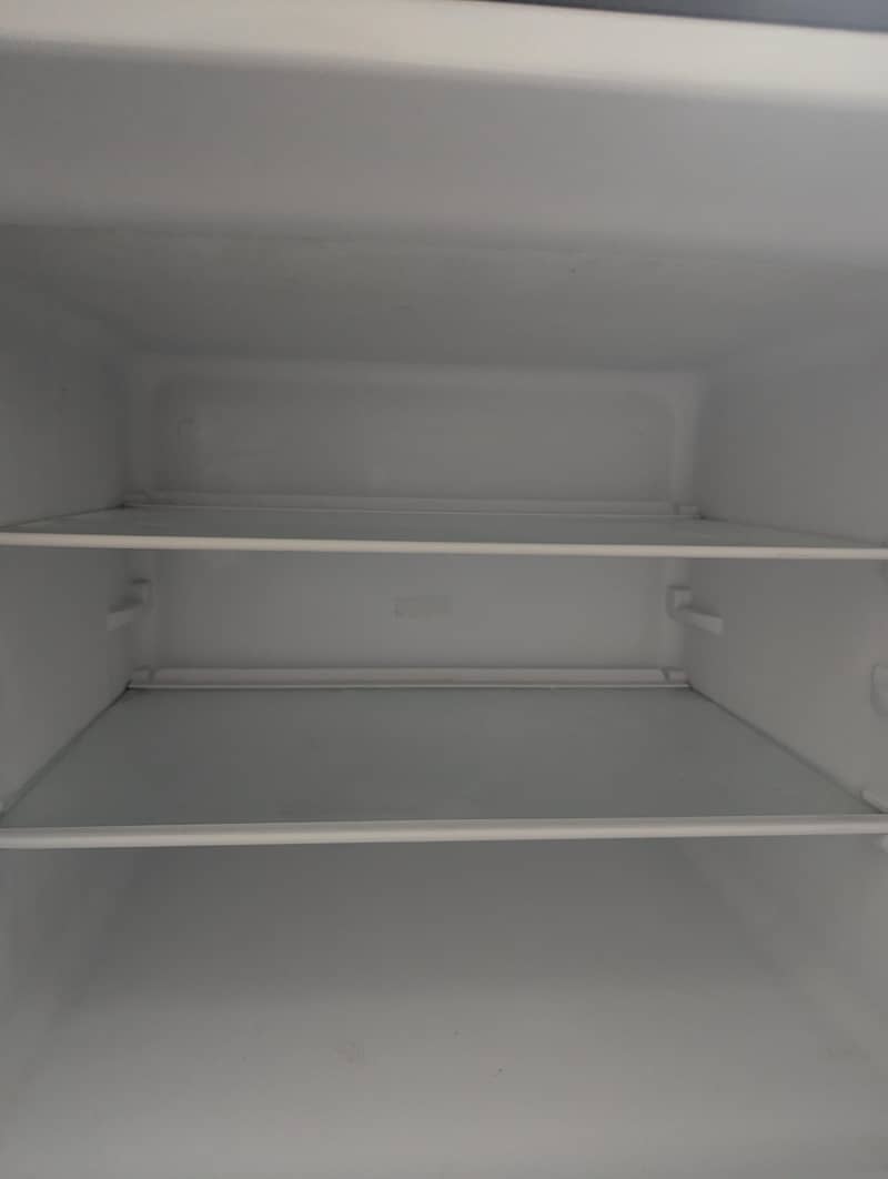 Dawlance Inverter Fridge Medium Size/Stylish Glass Door Model

                                                            alt=