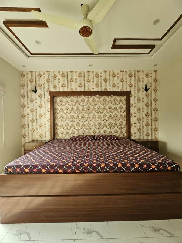 10 Marla Almost Brand New Stylish House Available For Sale In Bahria Town Lahore.

                                                            alt=