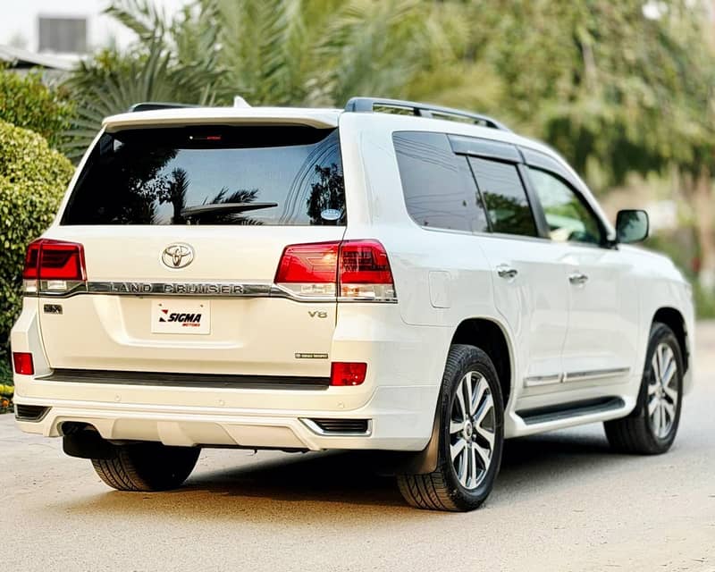 Toyota Land Cruiser ZX 2016 / 2017

                                                            alt=