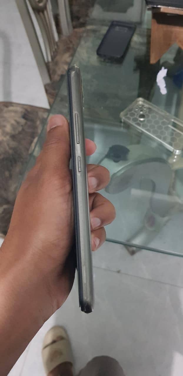 Realme C25y 4/64GB with original charger with box

                                                            alt=