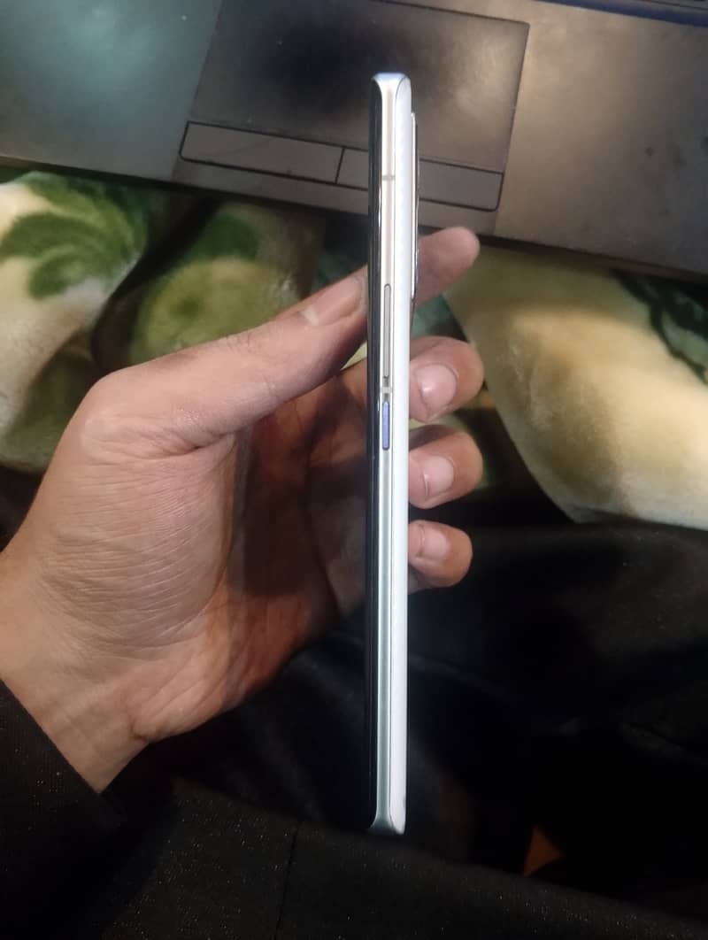 iQOO 9 Pro – 10/10 Condition – Snapdragon 8 Gen 1 –  Gaming Beast

                                                            alt=