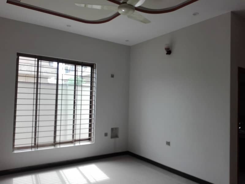 Investors Should sale This Prime Location House Located Ideally In Gulraiz Housing Scheme

                                                            alt=
