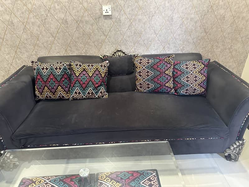 Sofa sett with table

                                                            alt=