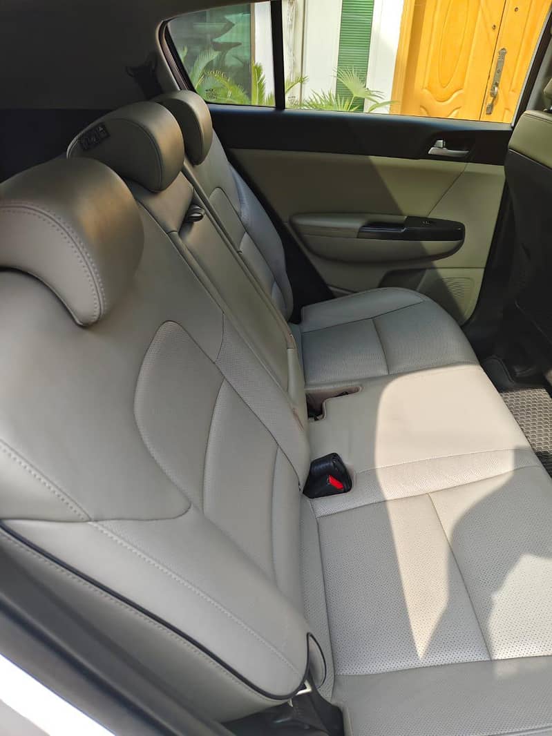 Kia Sportage AWD

                                                            alt=