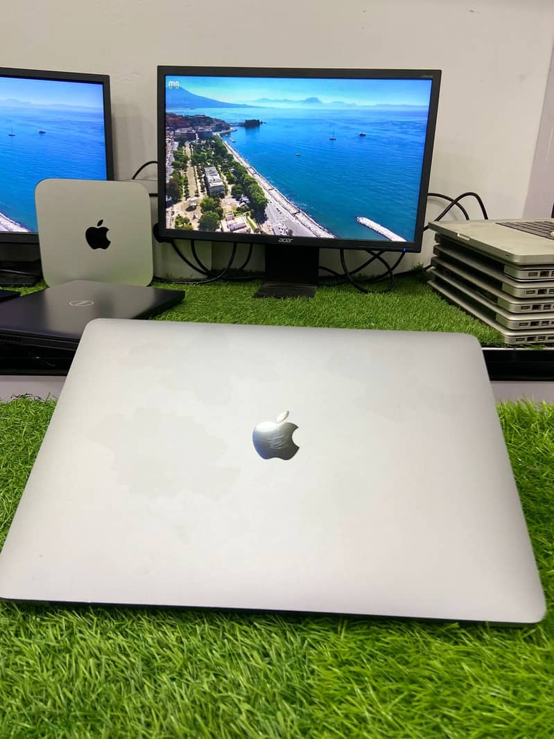 MacBook Air (M1, 2020) -10\10 condition

                                                            alt=