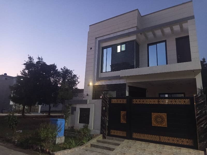 Unoccupied Prime Location House Of 5 Marla Is Available For sale In Citi Housing Society

                                                            alt=