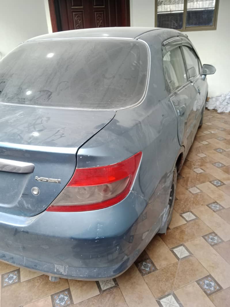 honda city  2005  pasy phly hi kam han car mn work ha tyers

                                                            alt=