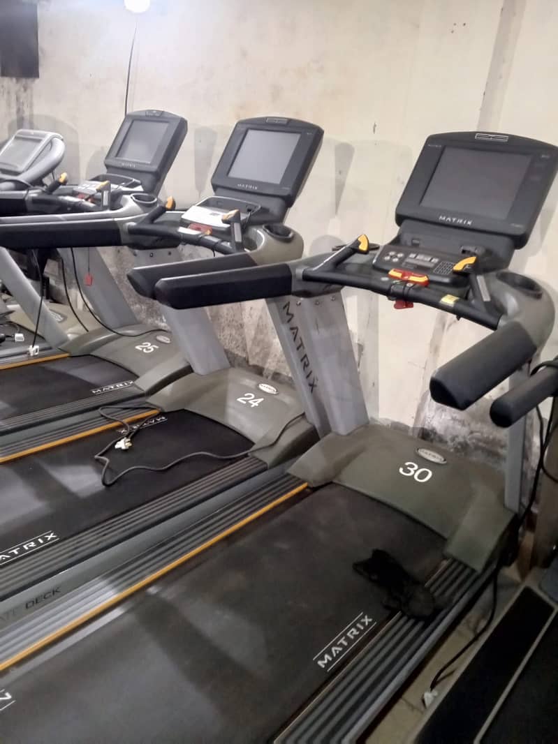 Treadmills/Spin Bike/Elliptical/Home Gym Machines/Commercial Treadmill

                                                            alt=