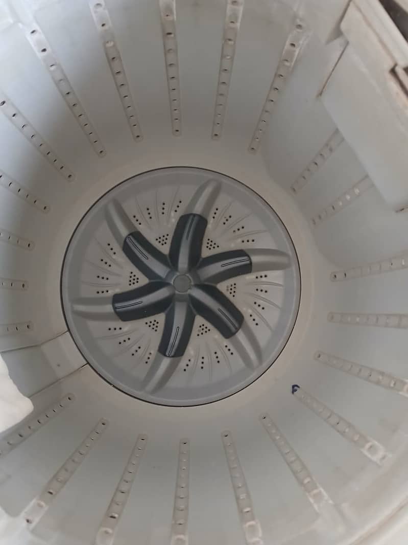 Toshiba automatic washing machine and dryer

                                                            alt=