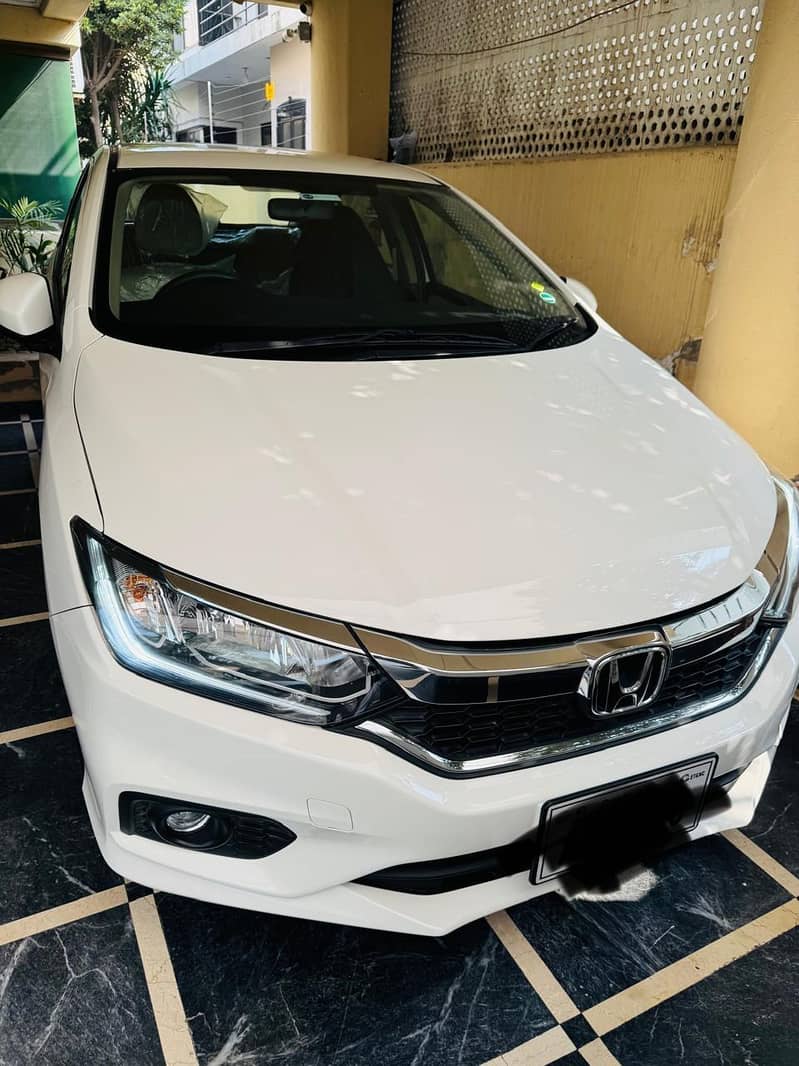 Honda City Anniversary Edition 2025 – Taffeta White

                                                            alt=
