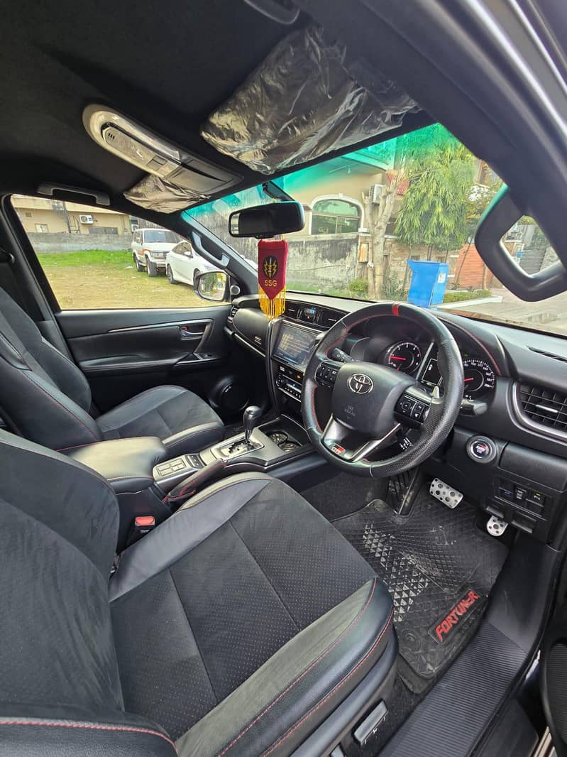 Toyota Fortuner GR-S

                                                            alt=