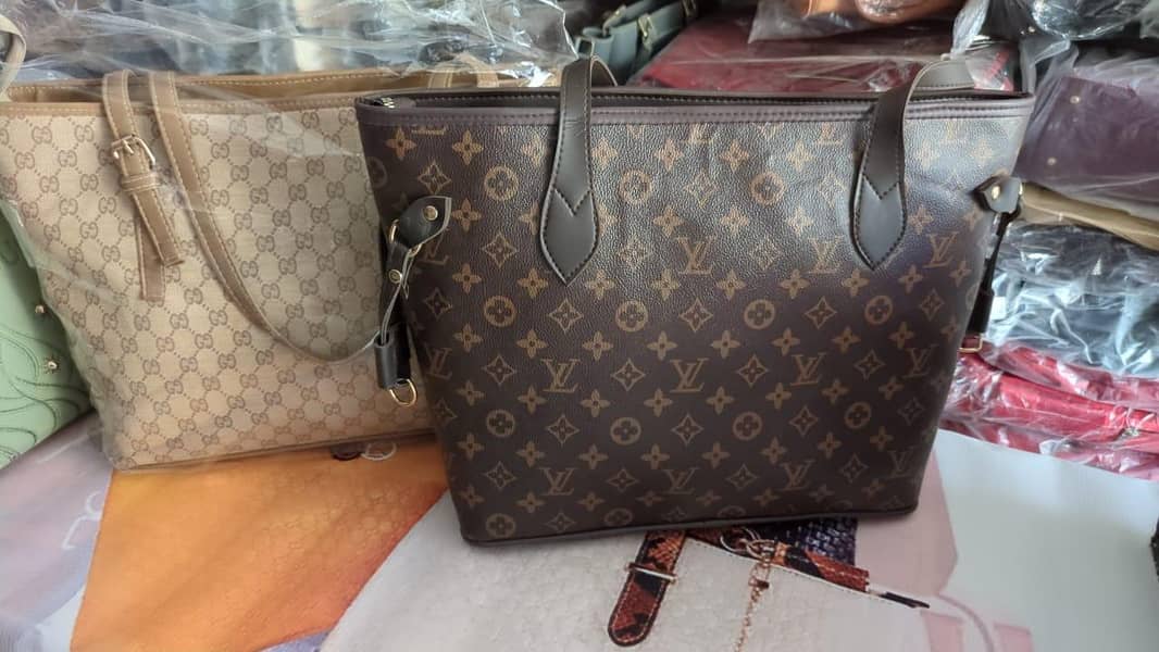 school bags/ladies bags/luggages/bags/premium bags/office bags

                                                            alt=