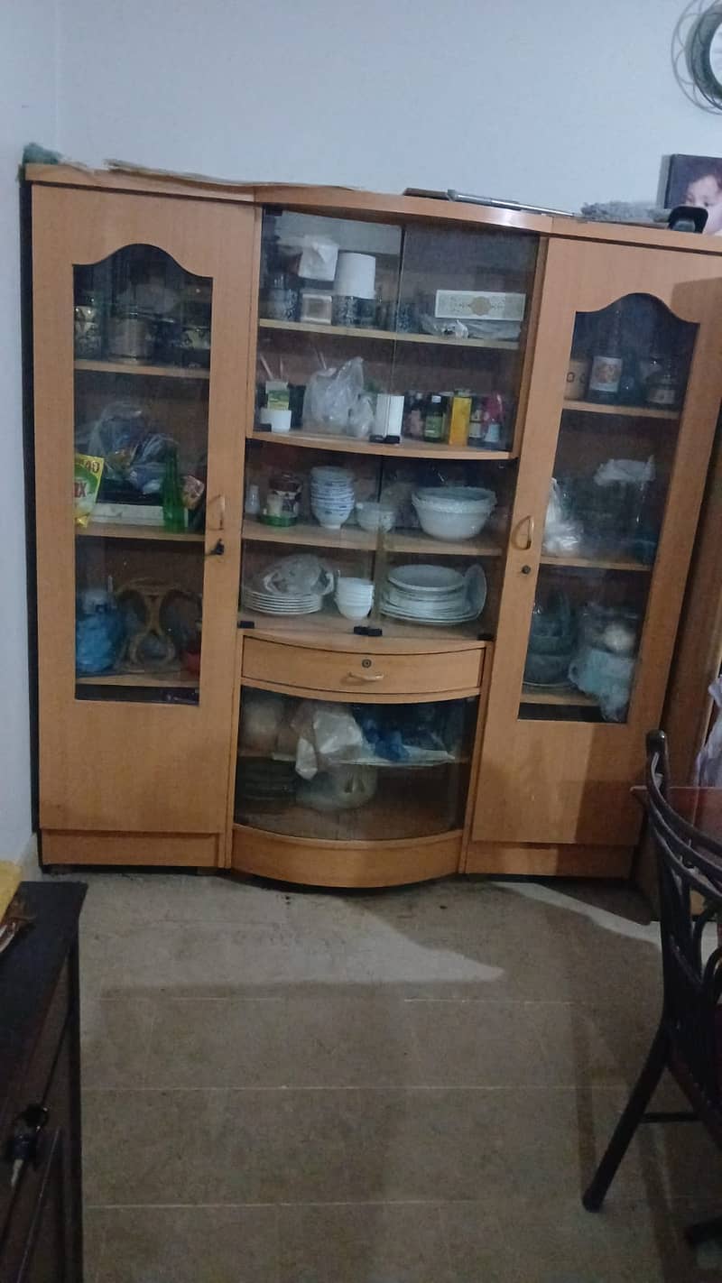 Bed with metress / Show case

                                                            alt=