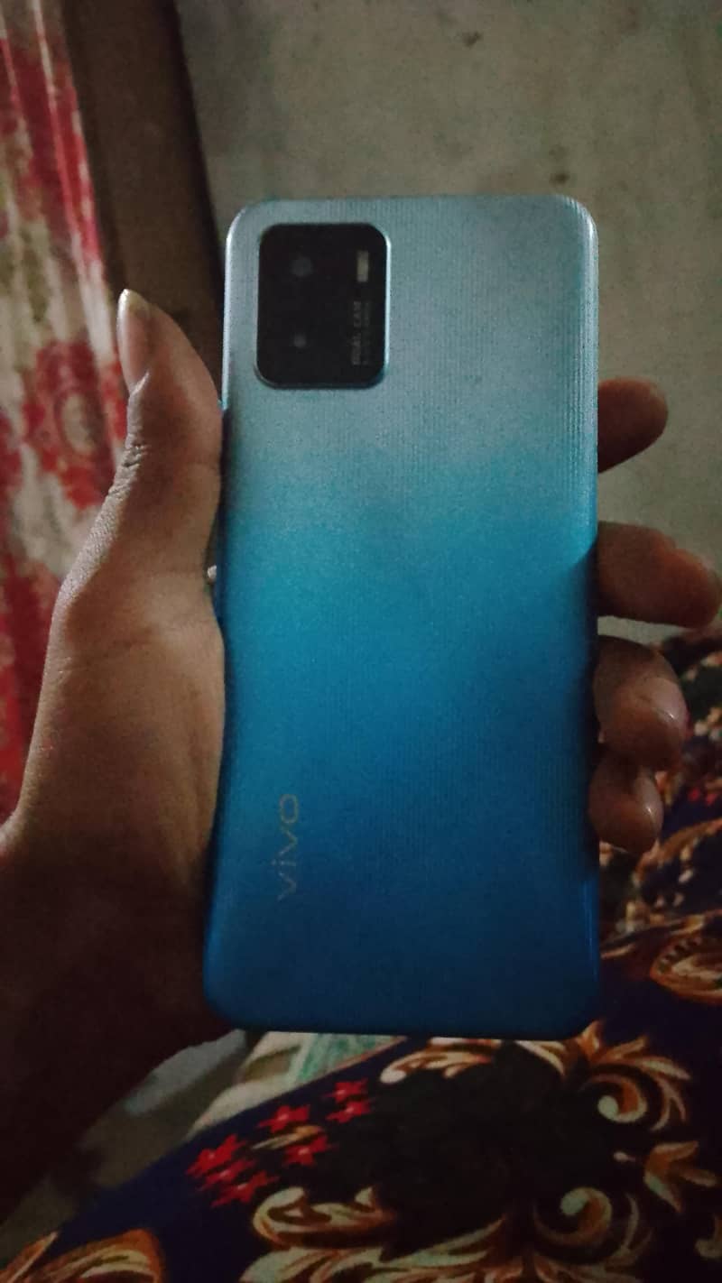 vivo Y15

                                                            alt=