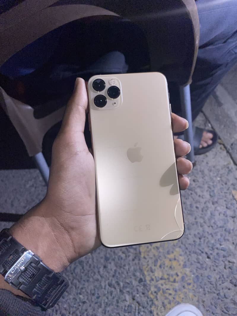 iPhone 11 pro max 256 gb

                                                            alt=