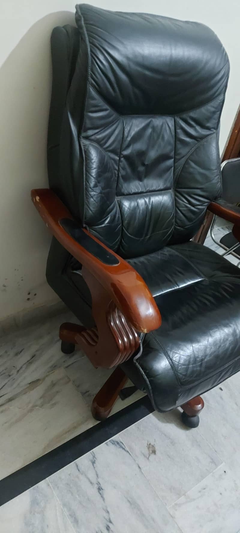 Office chairs

                                                            alt=