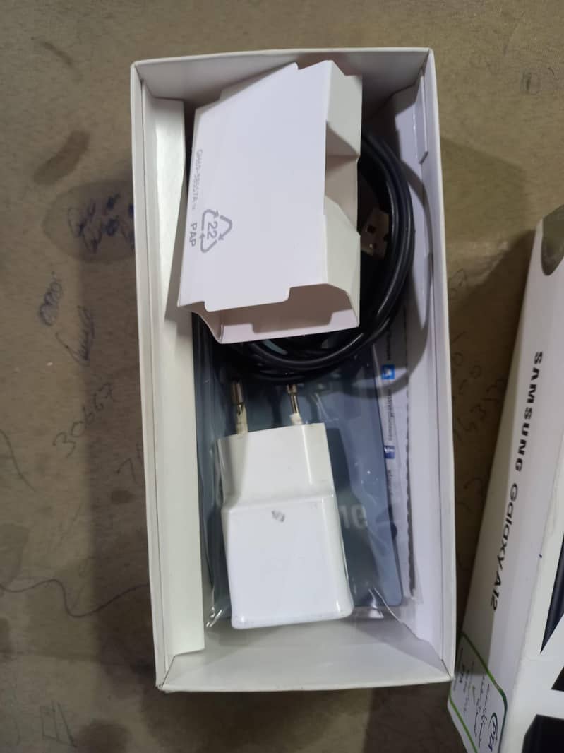 Samsung A12 4 128

                                                            alt=