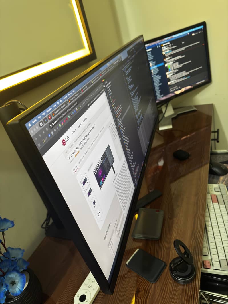 LG 34” UltraWide Ergo QHD IPS HDR Monitor with FreeSync

                                                            alt=