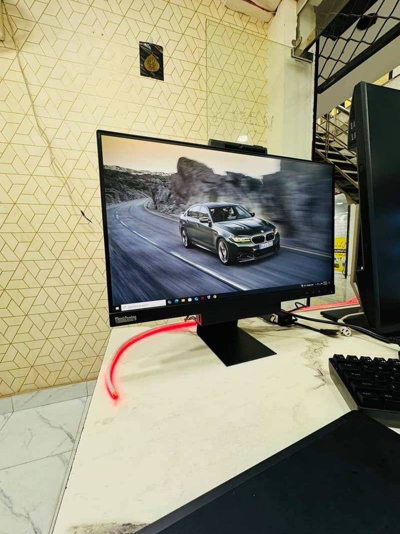 borderless Lenovo Tio22nd 3rd Gen Monitor

                                                            alt=