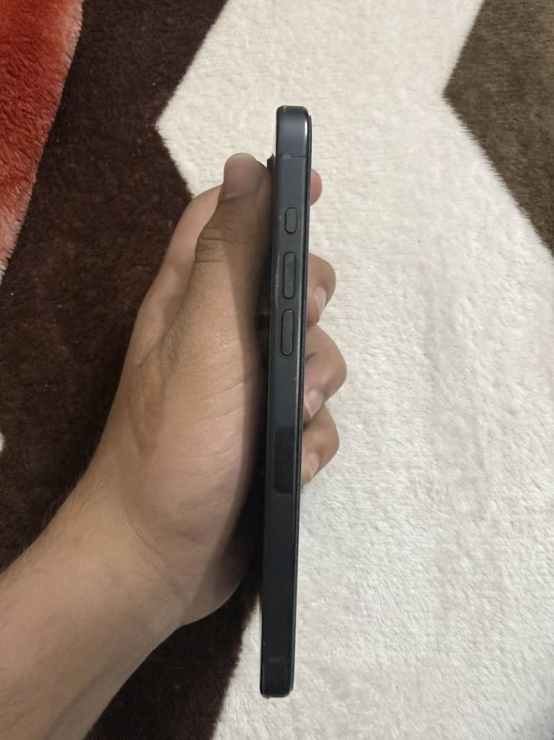 15 pro max for sale 256 gb jv 10/10

                                                            alt=