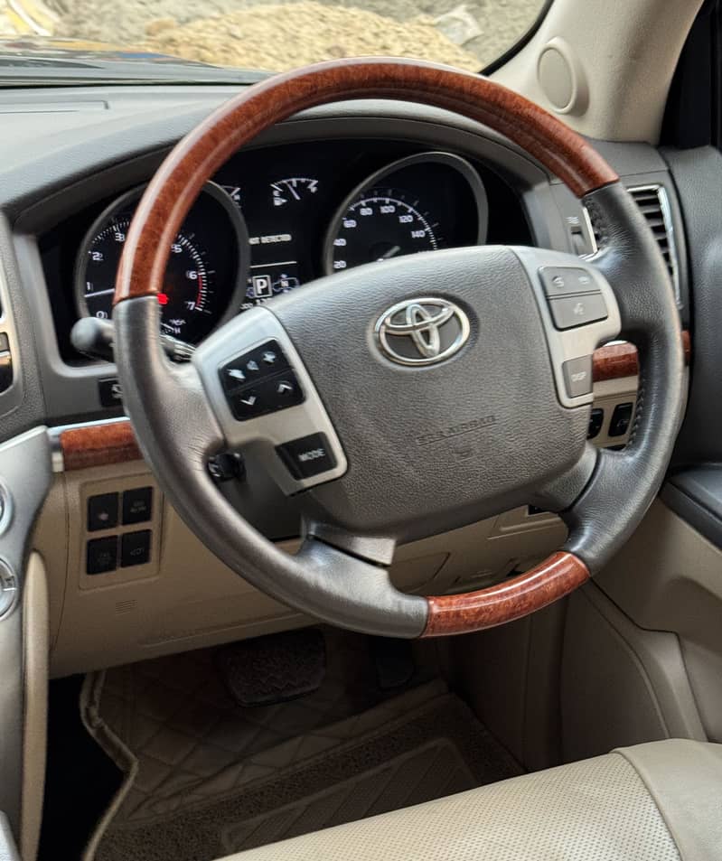 Total Geniune Toyota Land Cruiser ZX 2012 Model 2015 Import

                                                            alt=