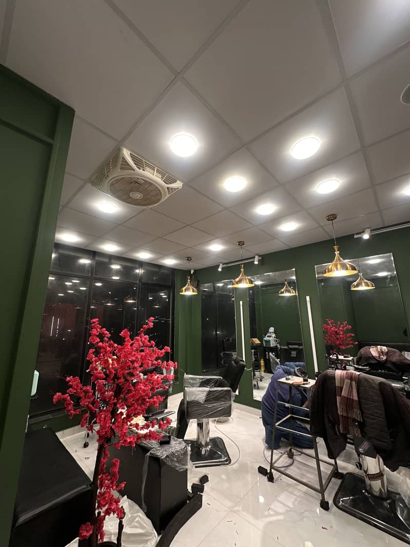 Salon staff male female trained

                                                            alt=