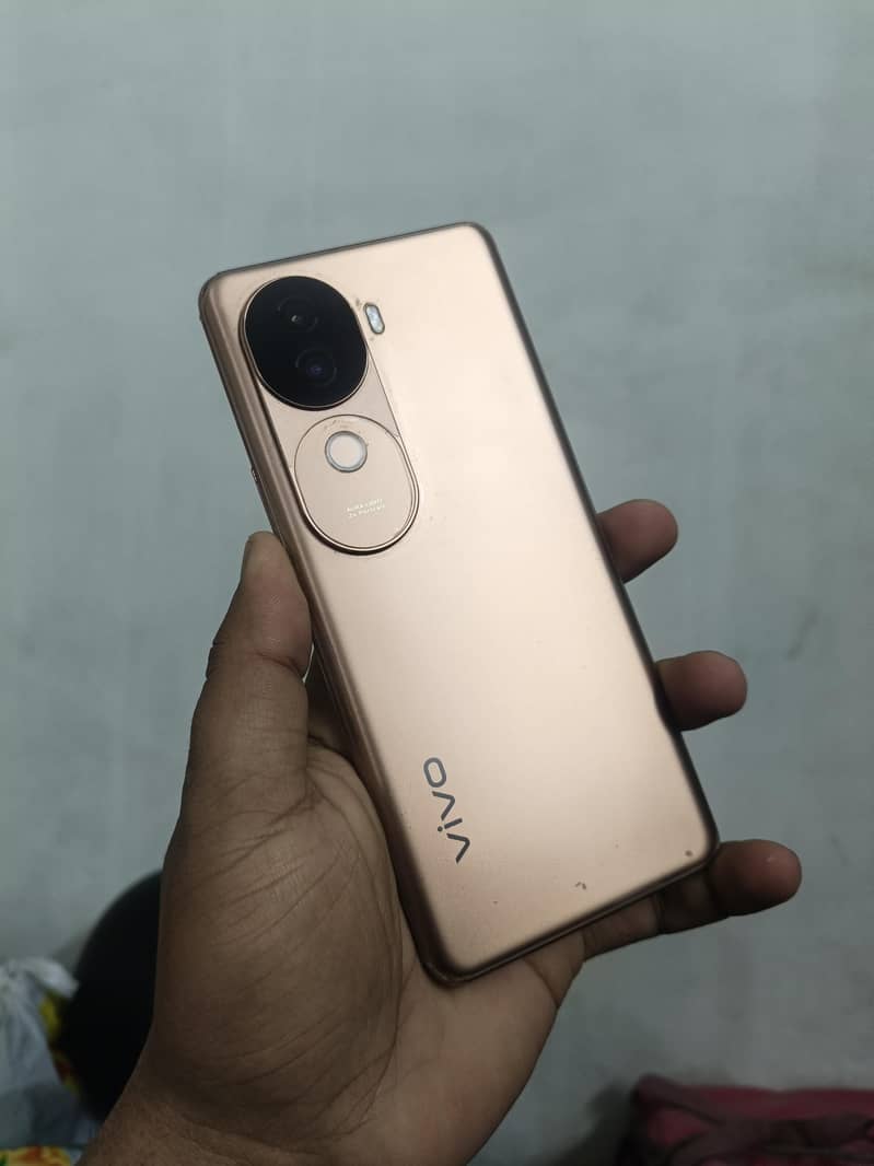 v40e vivo 5G (8+8/256),,,,03221781446

                                                            alt=