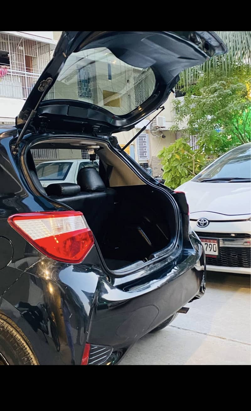 Toyota vitz f safety 3 (push start)

                                                            alt=