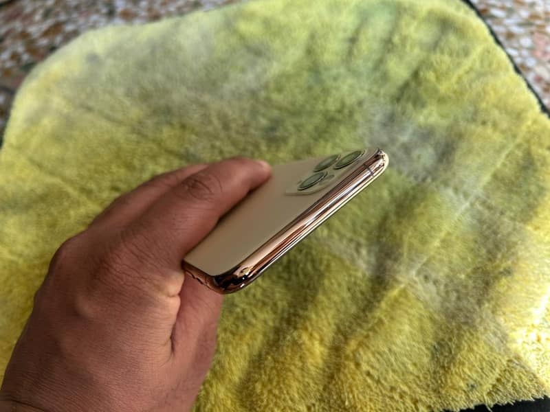 APPLE IPHONE 11 PRO MAX

                                                            alt=