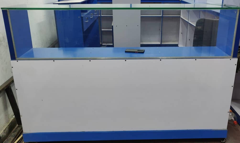 counter Glass & wood

                                                            alt=