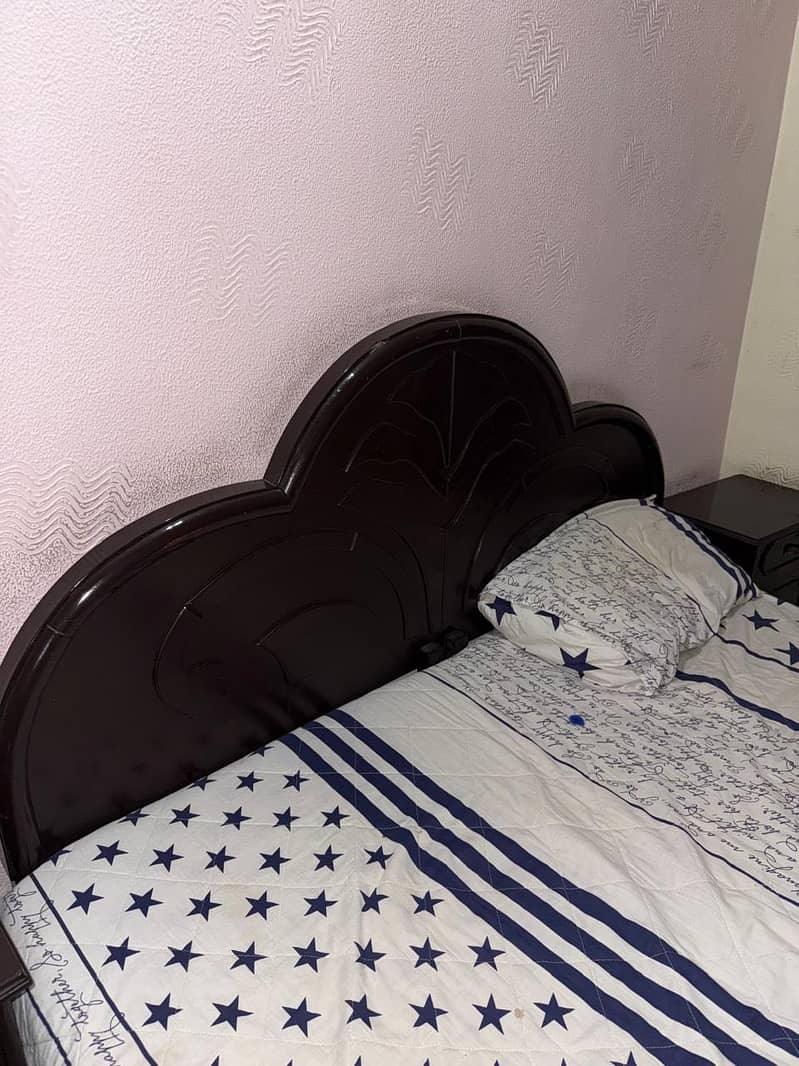 King Size Bed

                                                            alt=