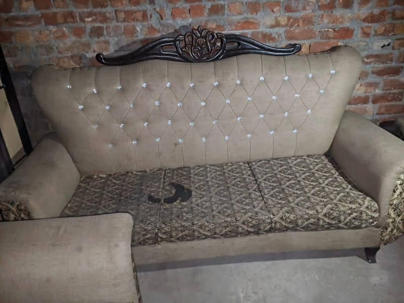 King size Taj sofa 5 seater with tables

                                                            alt=